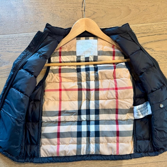 Burberry navy blue and check nylon vest size 6 years old - Picture 3 of 6